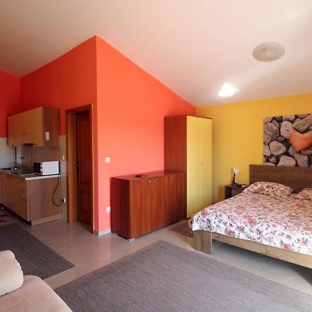 Studio Apartment Aniko Premantura Eksteriør billede