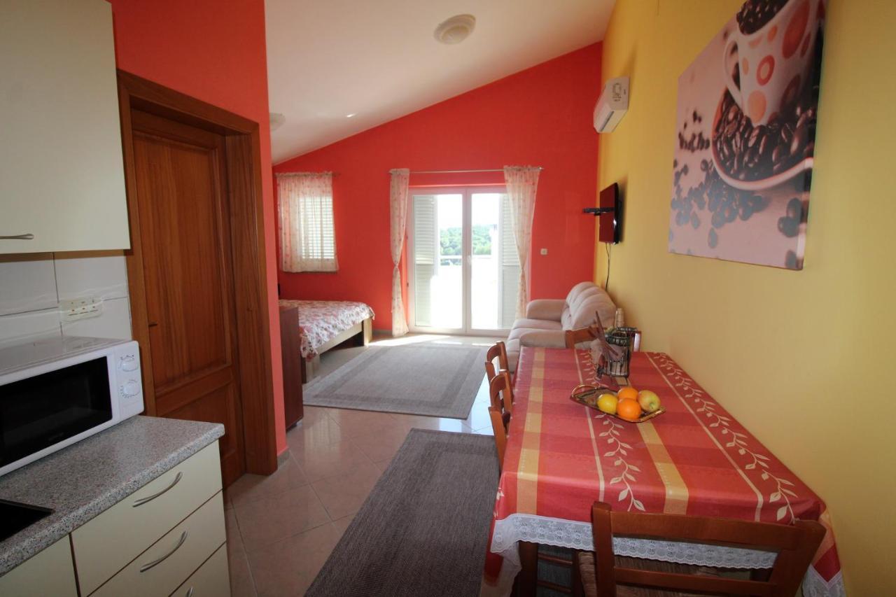 Studio Apartment Aniko Premantura Eksteriør billede